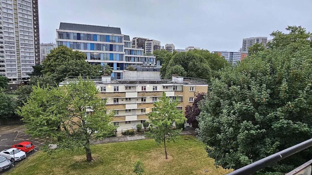 St. Johns Wood Apartment | 2 Bed Flat - Sleeps 4 - Parking - Balcony - Wifi