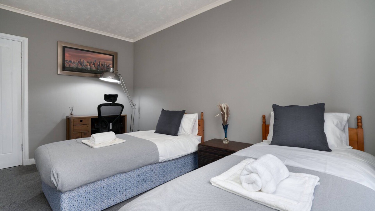 Wishaw Apartment | 2-Bed Flat, Wishaw, Free Parking, Family-Friendly