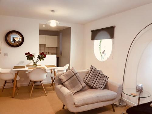 The Docks Apartment | 2 bed GF Docklands Apartment - Free Parking for 1 car