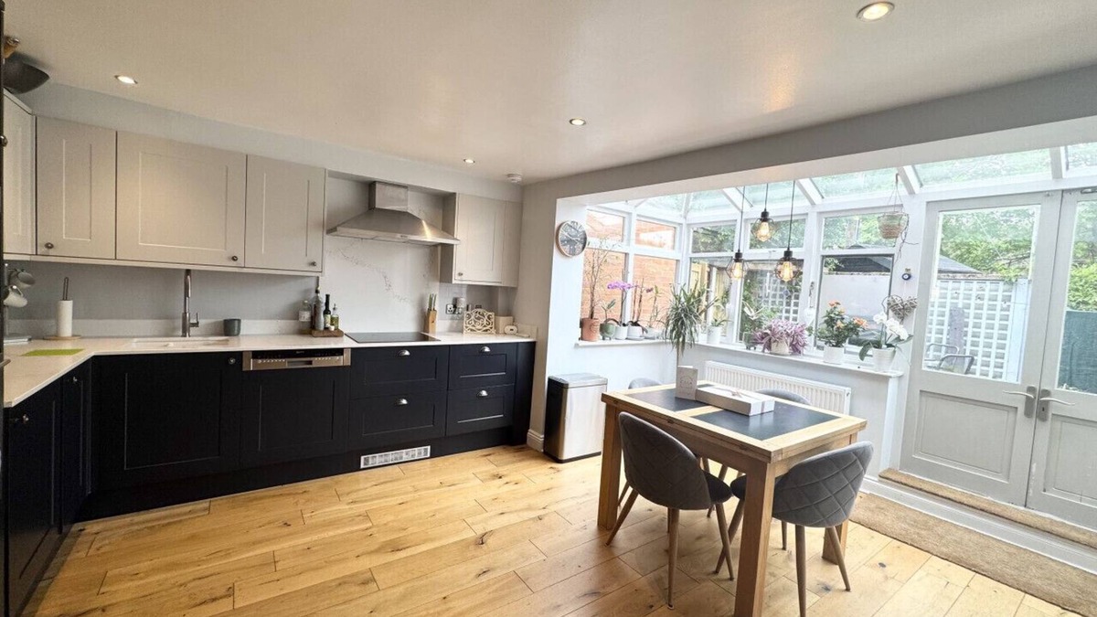 Marlow House | 2 Bed Holiday Home with River Views
