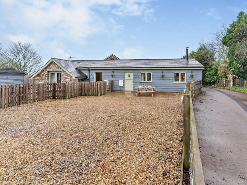 Pontypool House | 2 Bed in Croes-y-pant 58962