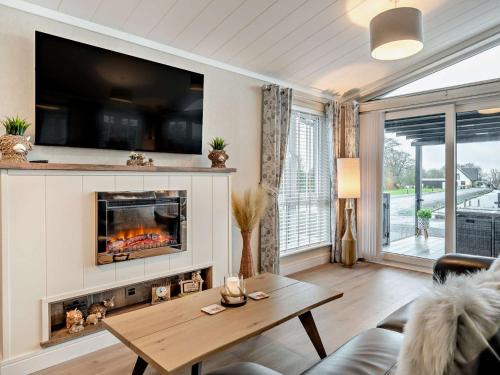 Galston House | 2 Bed in Moscow 94573