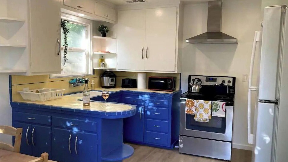 Modesto House | 2 Bed Near Doctors Hospital: Beautiful, Sunny, New