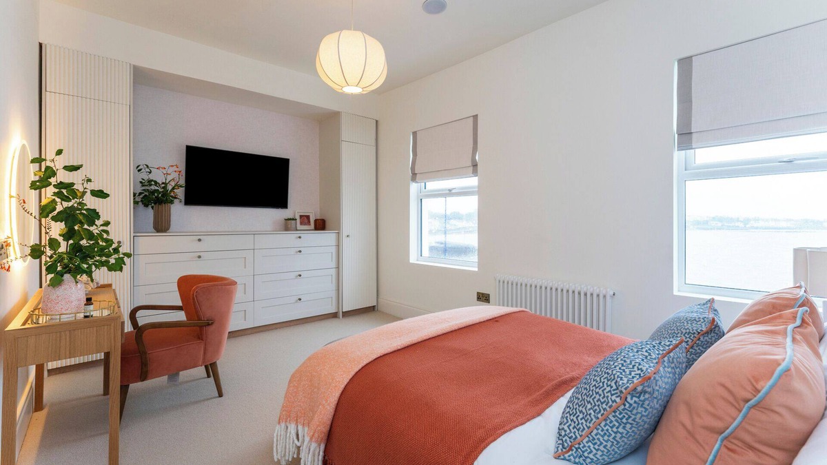 Donaghadee Apartment | 2-Bed - Sleeps 6 - Seafront View with Free Parking