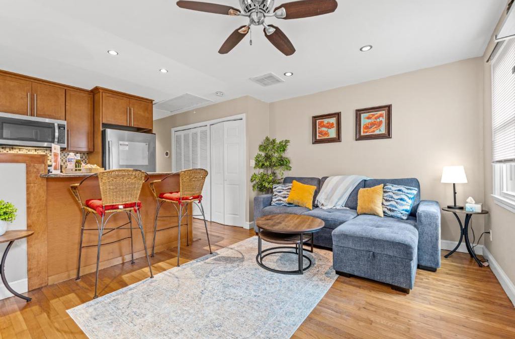 Potomac West House | 2 Bed Townhouse: Minutes from DCA-National Airport