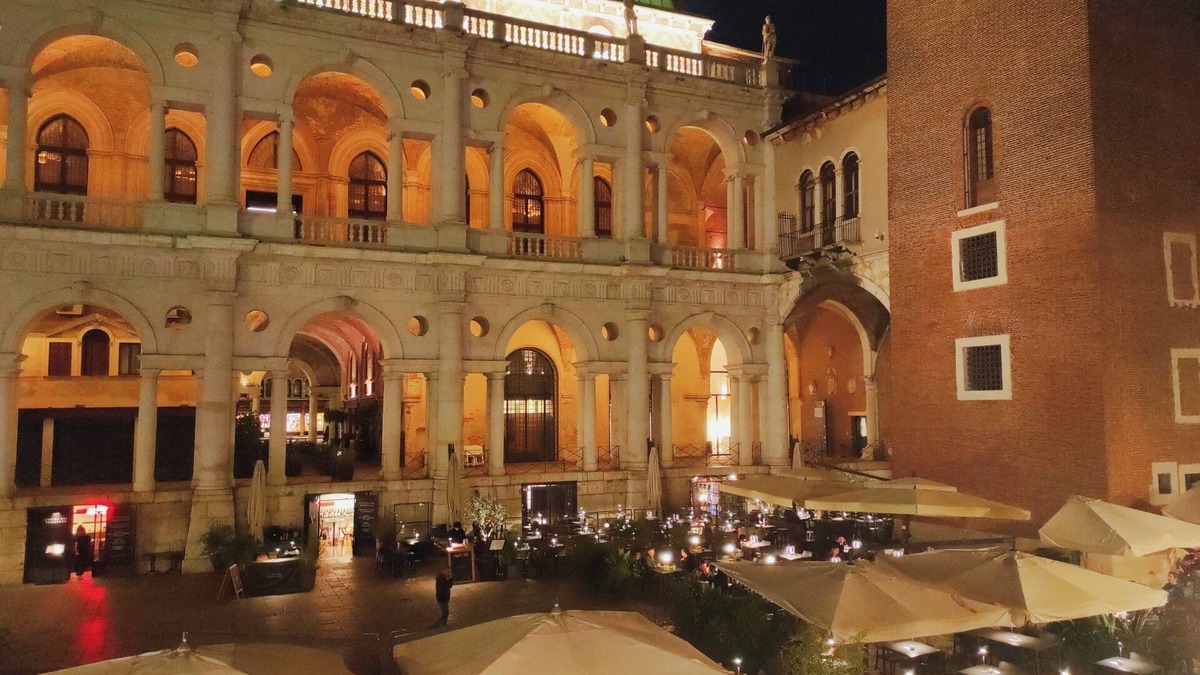 Vicenza Apartment | 2 Bedr - Front Basilica View with Terrace
