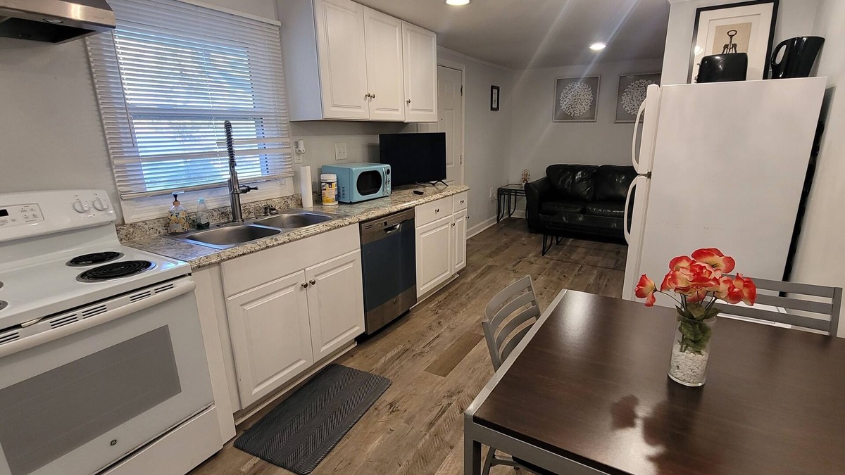 Apex House | 2 bedroom 1 bath. 8 minutes from Downtown Apex