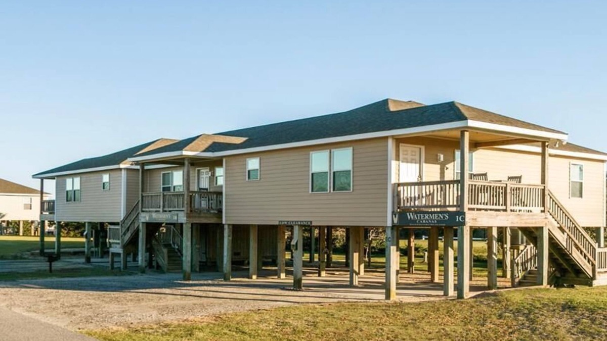 Waves Apartment | 2-Bedroom, 1-Bathroom Apartment. Walk to beach and access to REAL Watersports