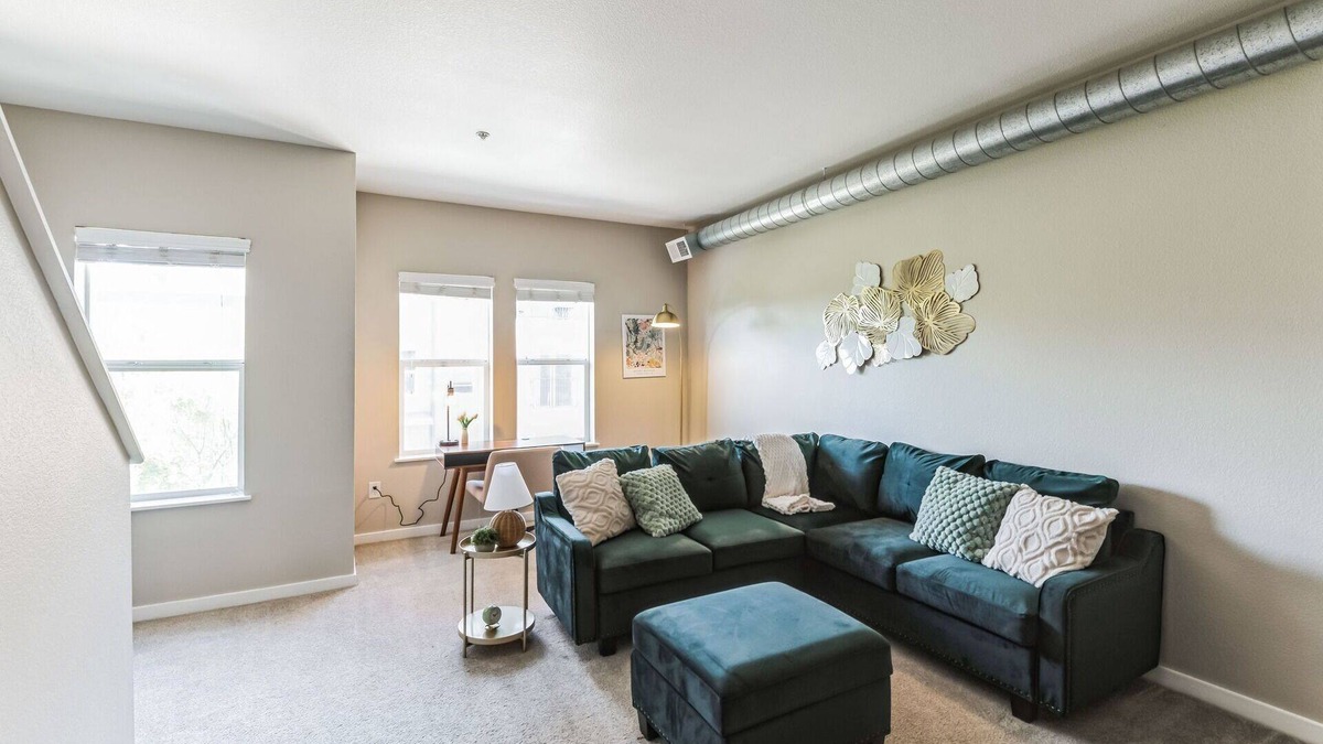 Wonderland Lake Apartment | 2 bedroom 2.5 Bath Apt w Gym, Garage, King Bed 207
