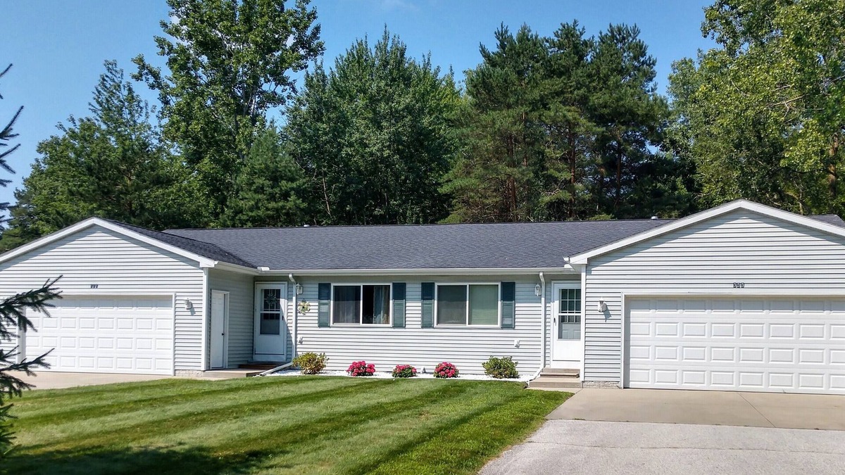 Shields Condo | 2 Bedroom 2 Bath Condo 15 mins to the hospitals in Saginaw.