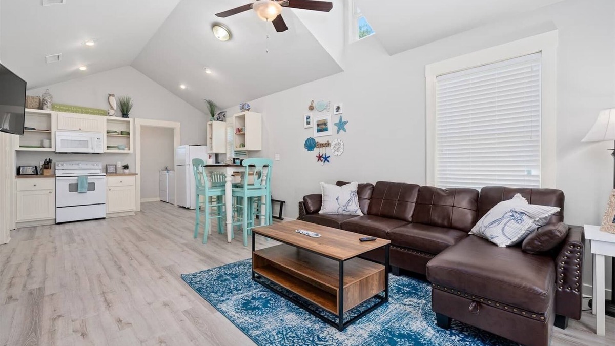 Rockport Cottage | 2 bedroom 2 bath cottage sleeps 6! Community Pool