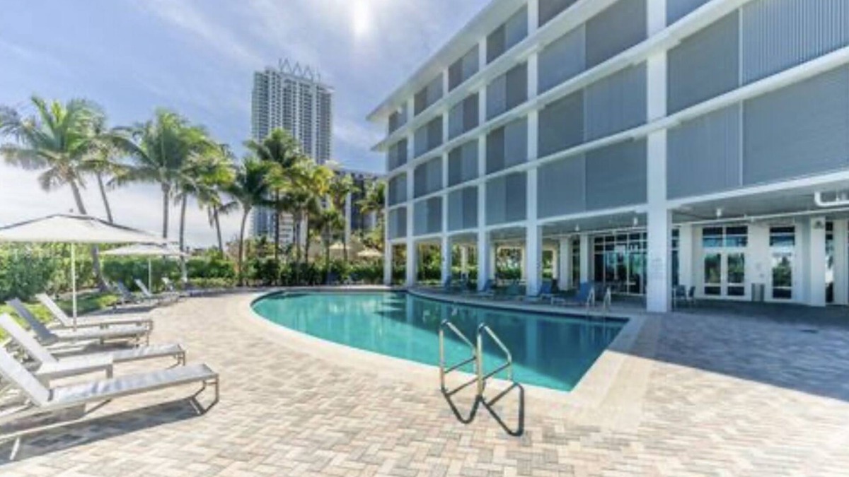 North Beach Condo | 2 Bedroom/2 Bath Modern Designer Lanai Condo on the Ocean in Miami Beach