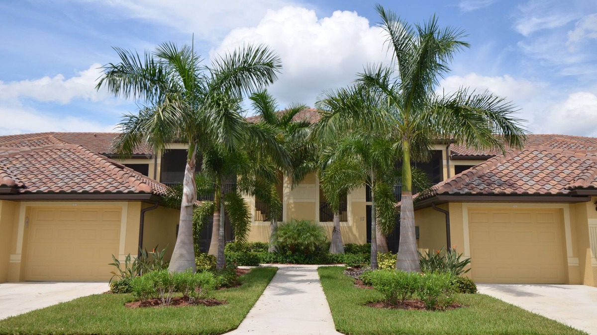 Bradenton Condo | 2 Bedroom 2 Bath Plus Den Veranda Condo