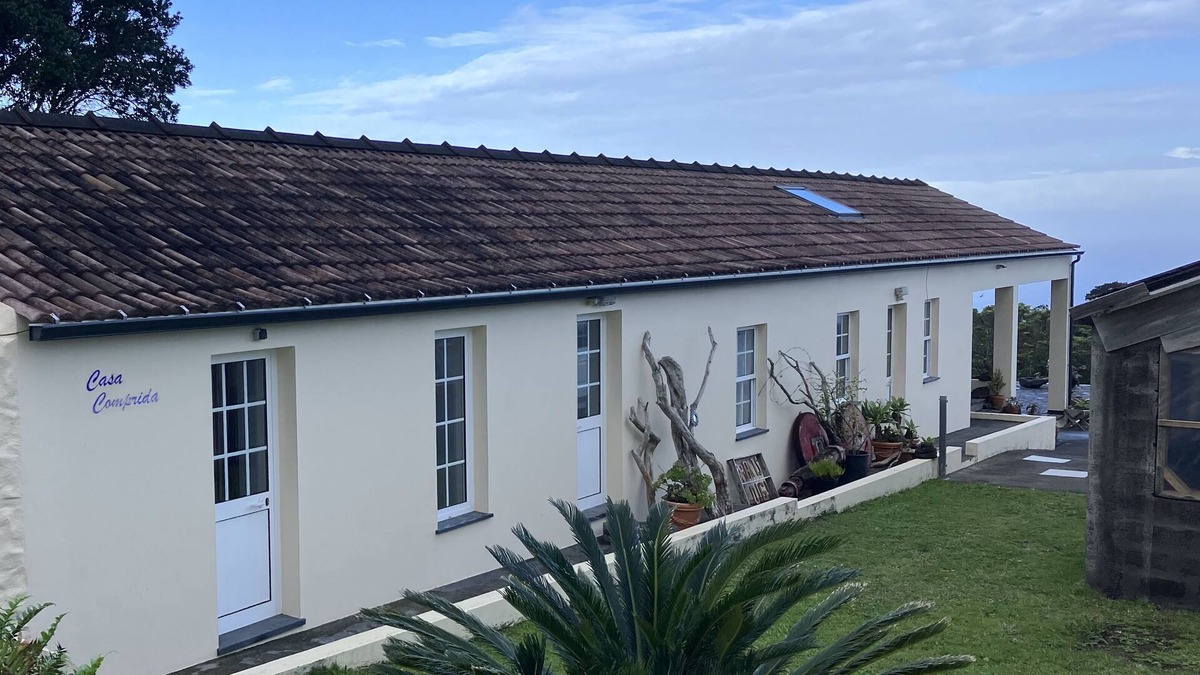 Capelo House | 2 bedroom 2 bathroom private house with air conditioning Casa Comprida 299/AL