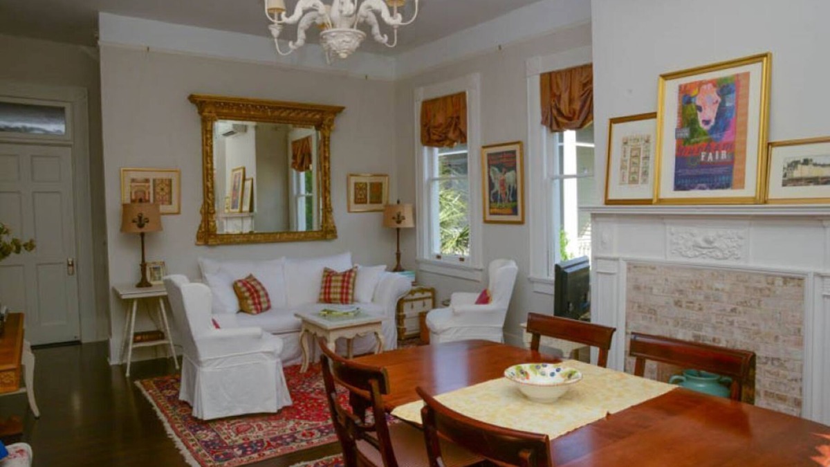 Harleston Village Bed & Breakfast | 2 Bedroom 2 bath Upscale Apartment near Colonial Lake