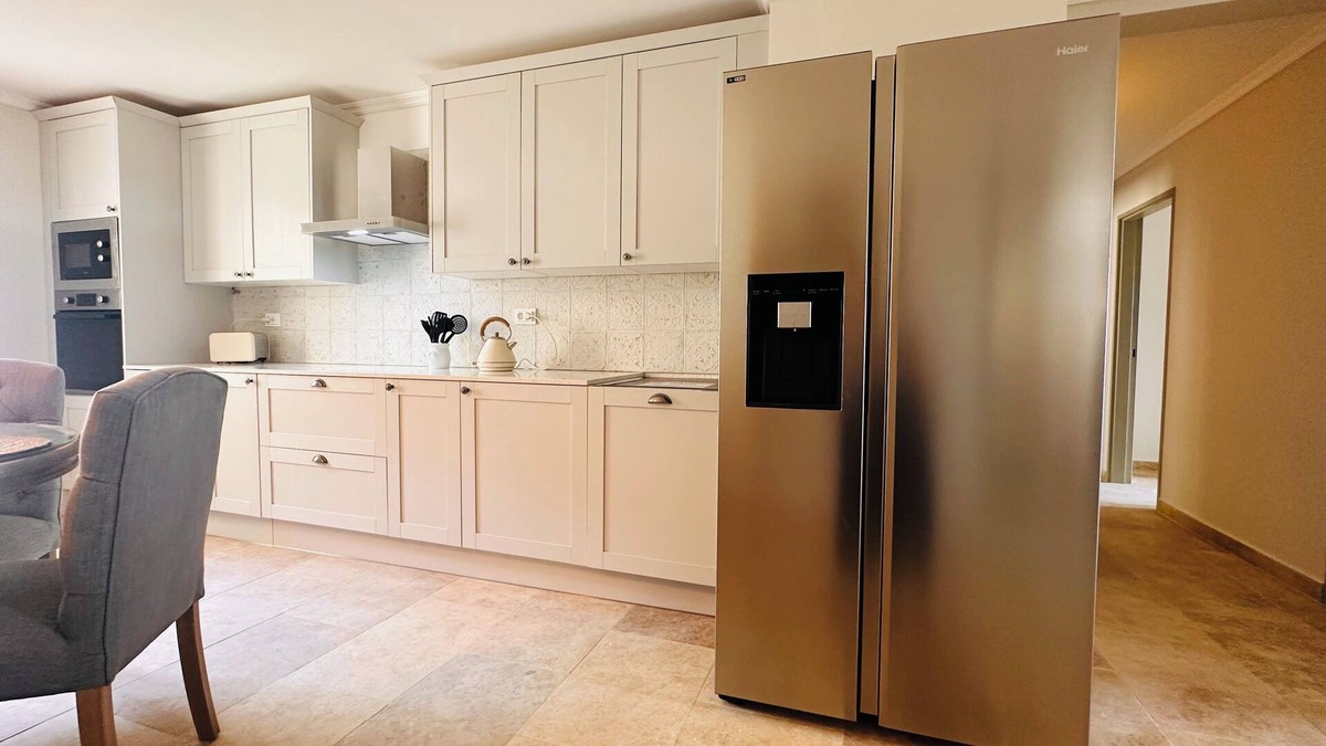Vaugines Apartment | 2 Bedroom, 2 Bathroom Apartment near Lourmarin - Apartment 1