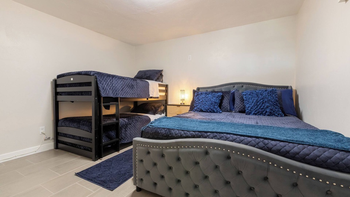 El Paso Apartment | 2-bedroom-5 Points Central El Paso apartment walk to bars & restaurants