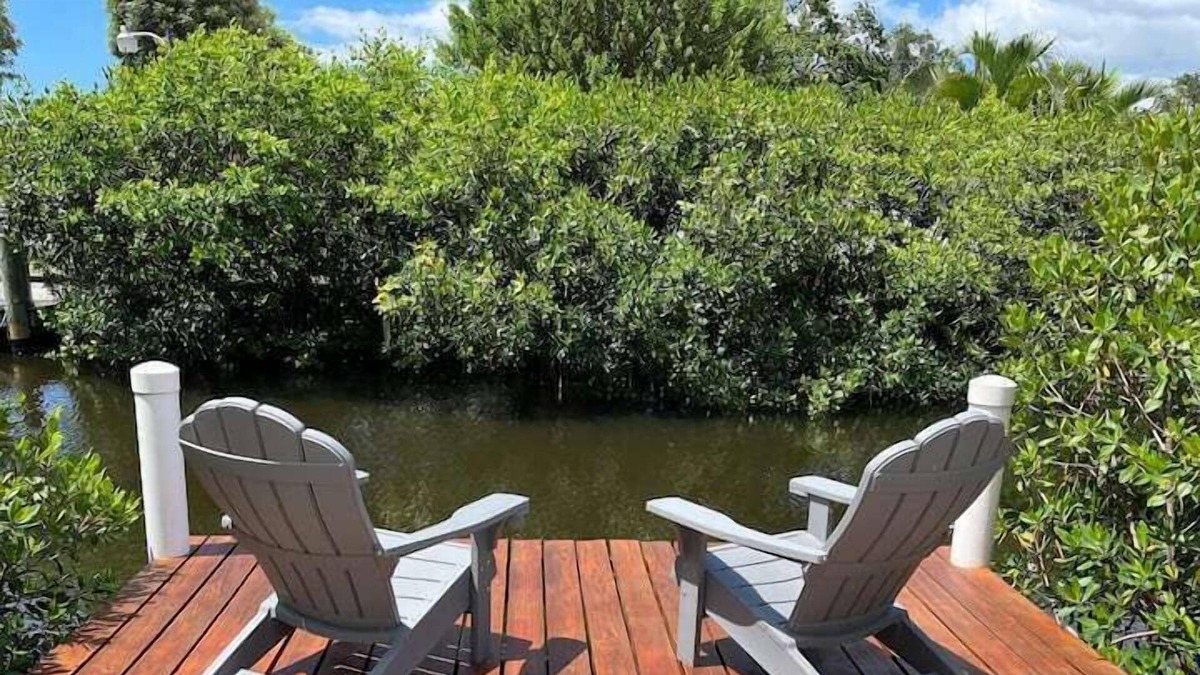 Fullers Earth Apartment | 2 Bedroom 669039 by Houzlet