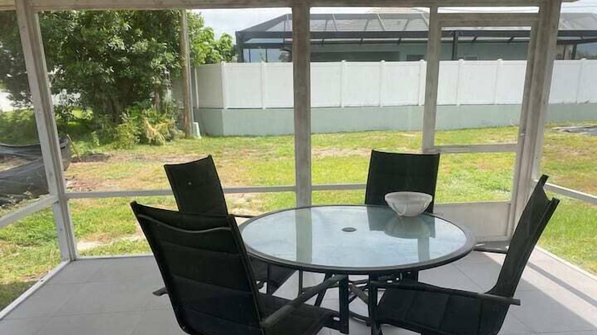 Ridge Lakes Apartment | 2 Bedroom 696082 by Houzlet