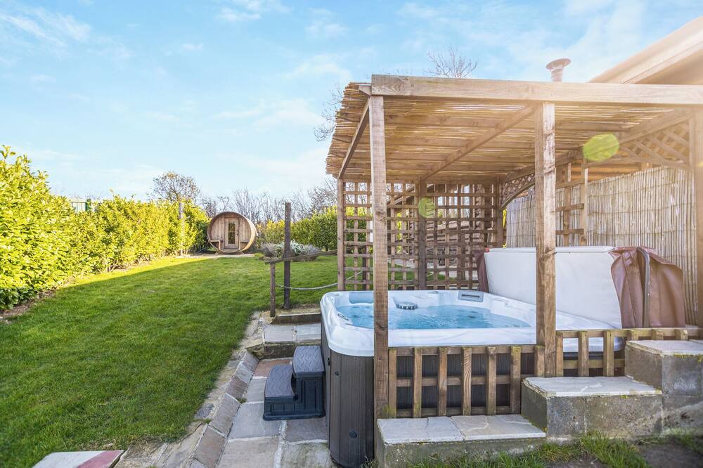 Constable Burton Ski Chalet | 2 bedroom accommodation in Constable Burton