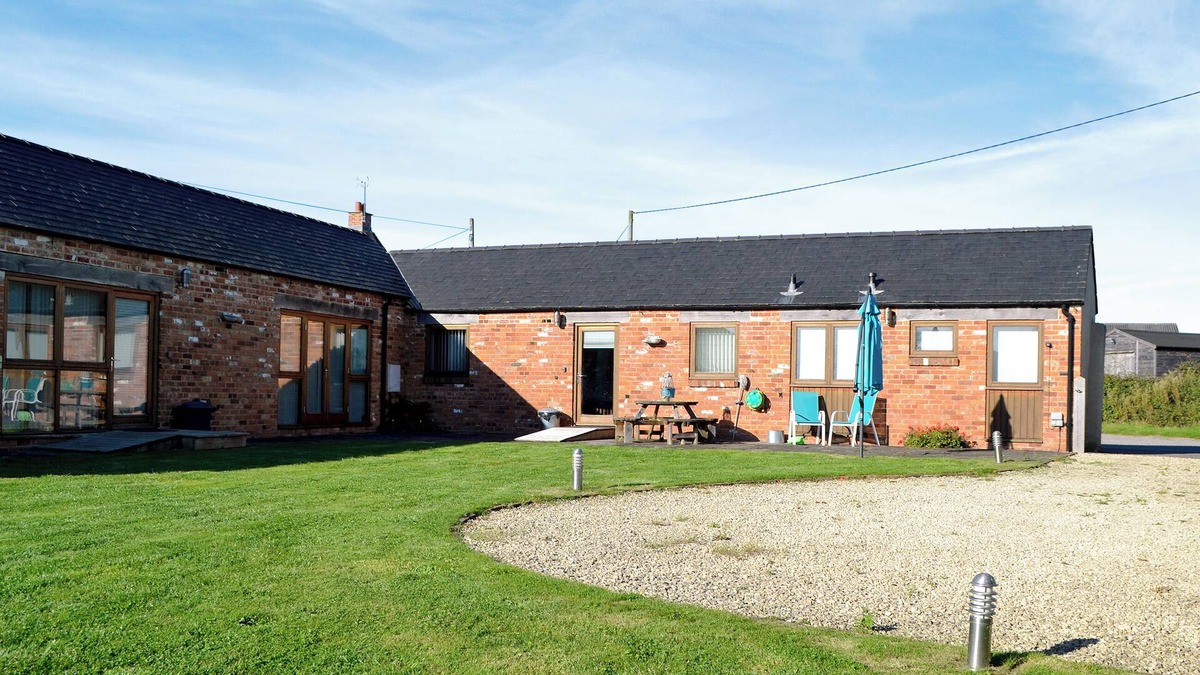 Wotton-under-Edge Cottage | 2 bedroom accommodation in Charfield, near Wotton-under-Edge