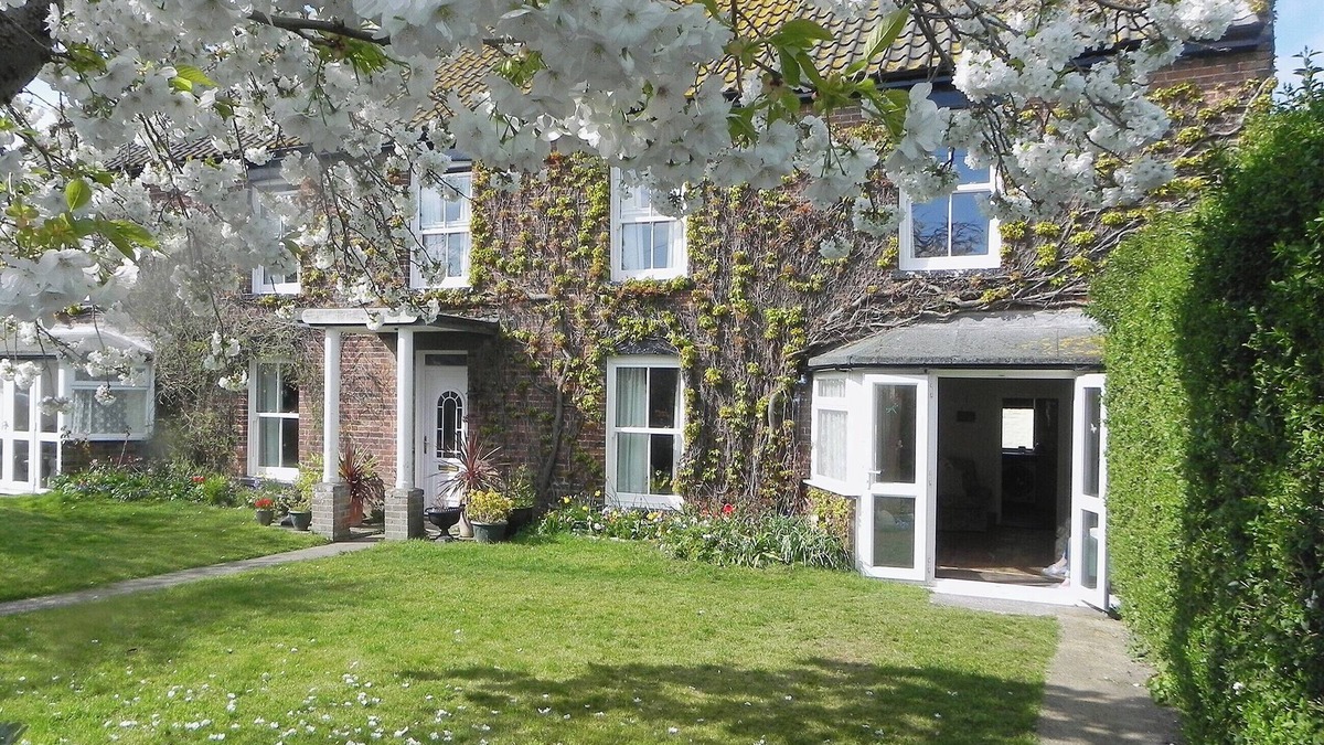 Winterton-on-Sea Cottage | 2 bedroom accommodation in Winterton-on-Sea