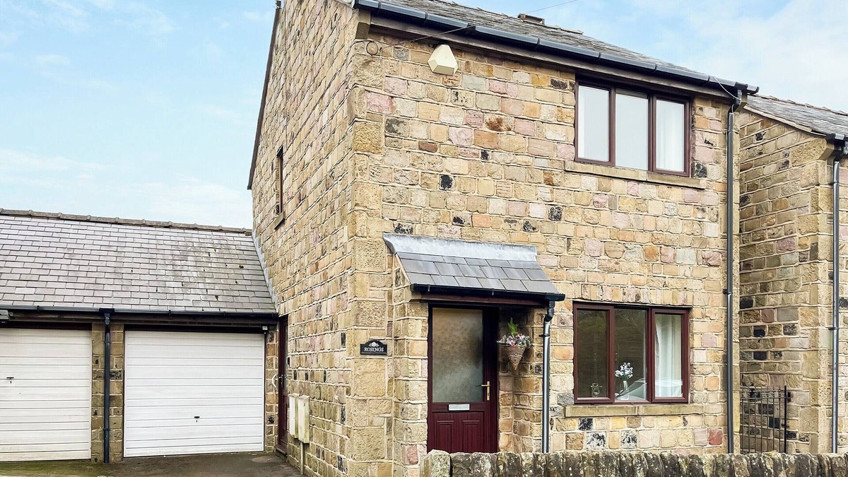 Hollow Meadows Cottage | 2 bedroom accommodation in Dungworth, near Sheffield