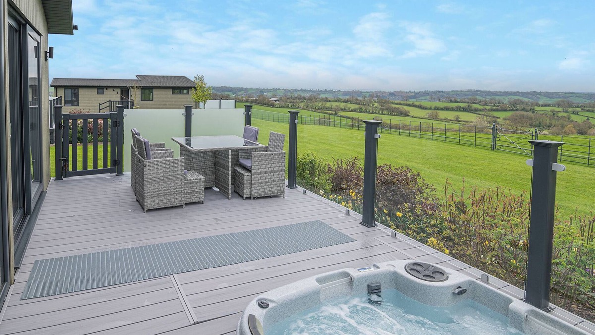 Shepton Mallet Ski Chalet | 2 bedroom accommodation in Midsomer House, East Compton