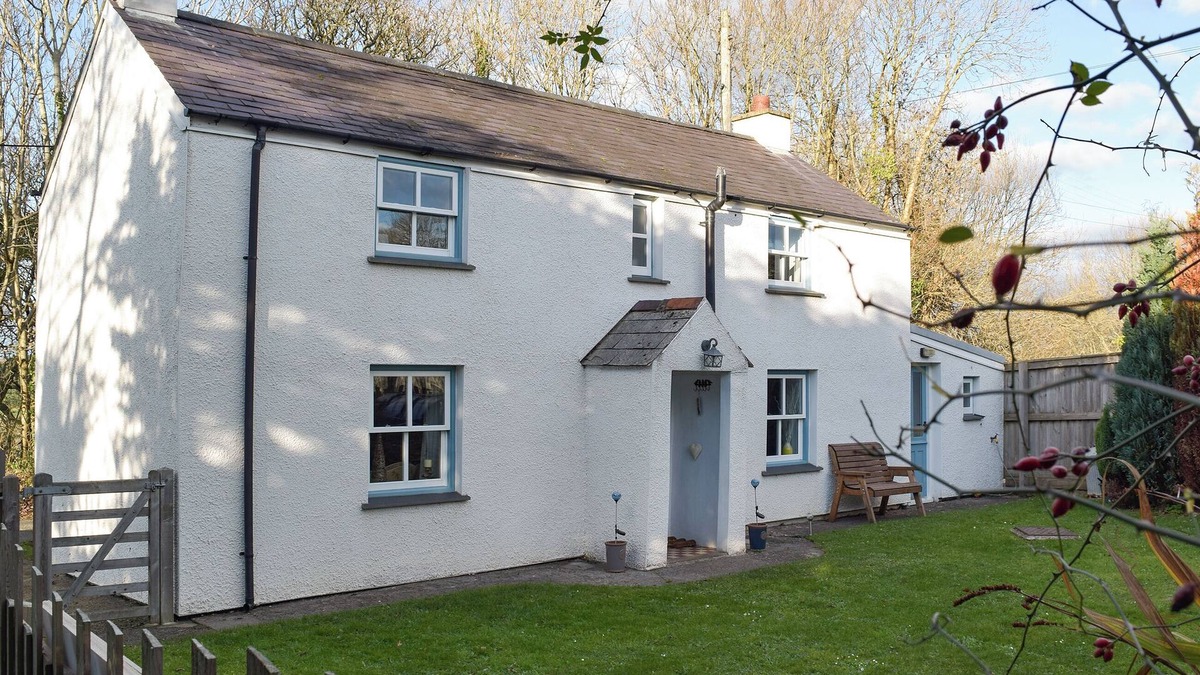 Haverfordwest Cottage | 2 bedroom accommodation in Hook, near Haverfordwest