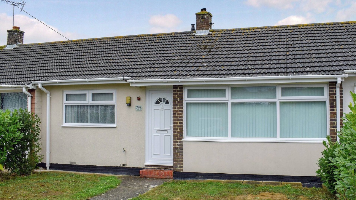 Bognor Regis Cottage | 2 bedroom accommodation in North Bersted, near Bognor Regis