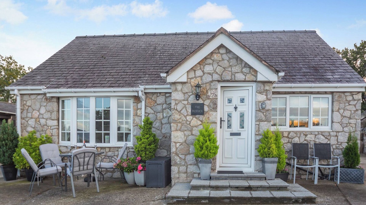 Saint Asaph Cottage | 2 bedroom accommodation in Cefn, near St Asaph