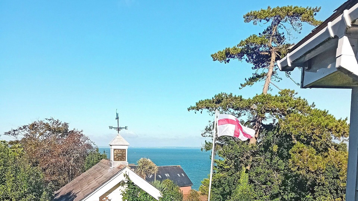 Totland Bay Cottage | 2 bedroom accommodation in Totland Bay