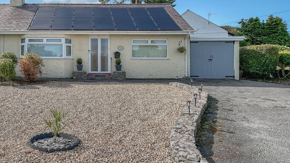 Benllech Cottage | 2 bedroom accommodation in Benllech, near Llangefni