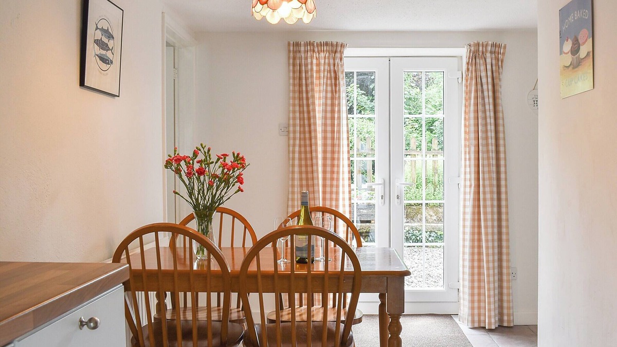 Callington Cottage | 2 bedroom accommodation in Trehingsta, near Callington