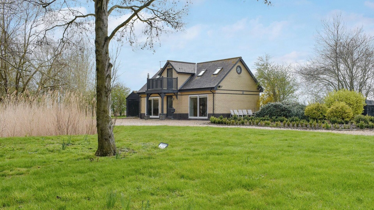Chittering Cottage | 2 bedroom accommodation in Chittering