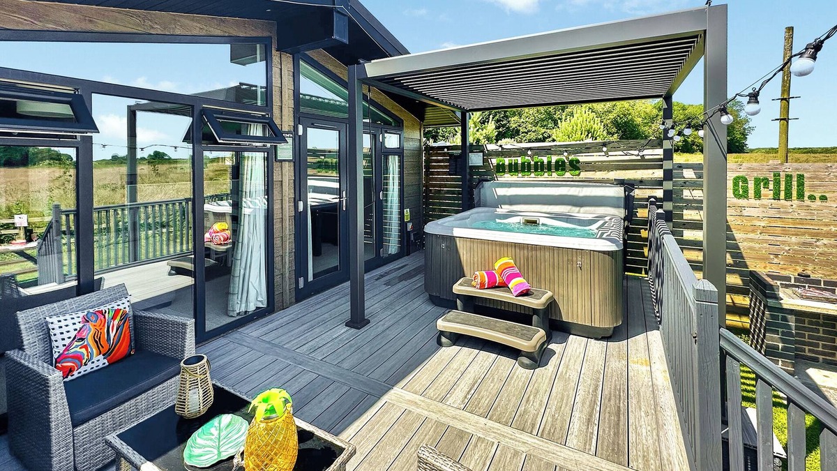 Raywell Ski Chalet | 2 bedroom accommodation in Raywell, Beverley