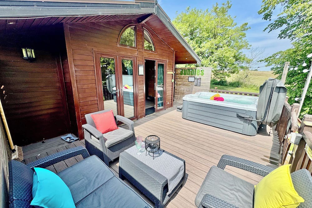 Raywell Ski Chalet | 2 bedroom accommodation in Raywell, Beverley
