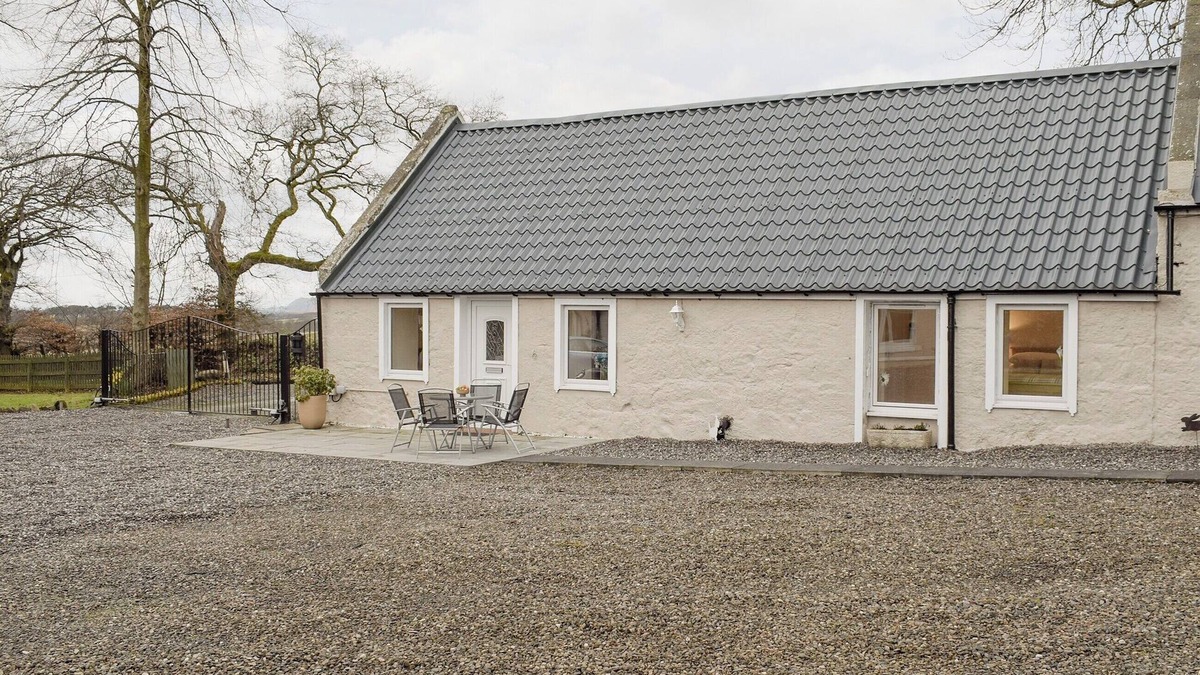 Dunfermline Cottage | 2 bedroom accommodation in Saline, near Dunfermline
