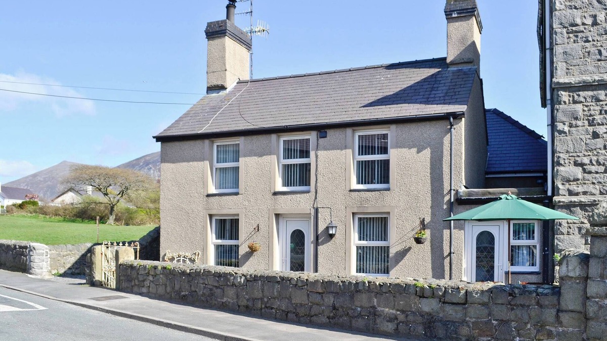 Trefor Cottage | 2 bedroom accommodation in Trefor, near Caernarfon