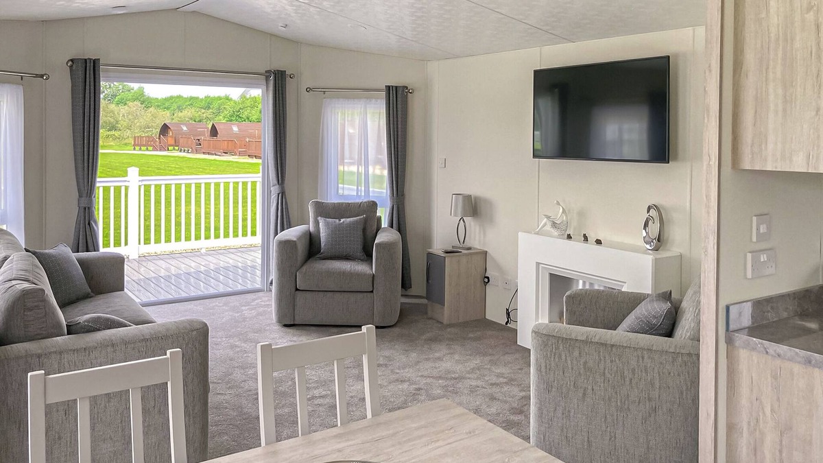 Hoddesdon Ski Chalet | 2 bedroom accommodation in Hoddesdon