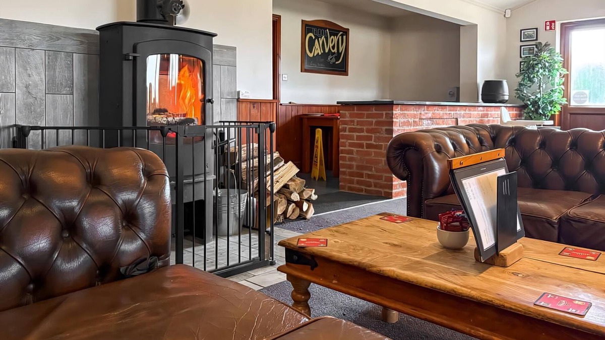 Ancaster Ski Chalet | 2 bedroom accommodation in Ancaster