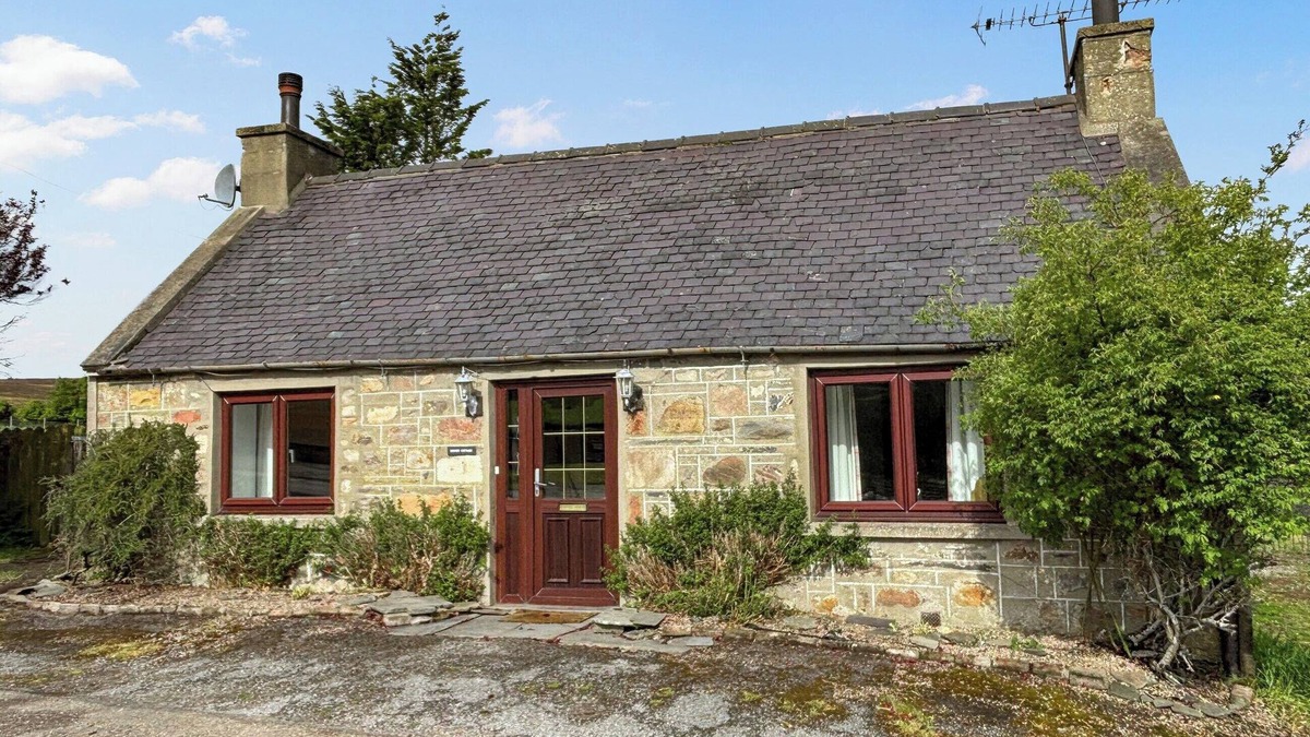 Glenlivet Cottage | 2 bedroom accommodation in Auchnarrow, near Tomintoul