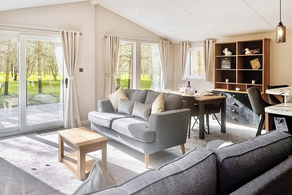 Pershore Ski Chalet | 2 bedroom accommodation in Pershore