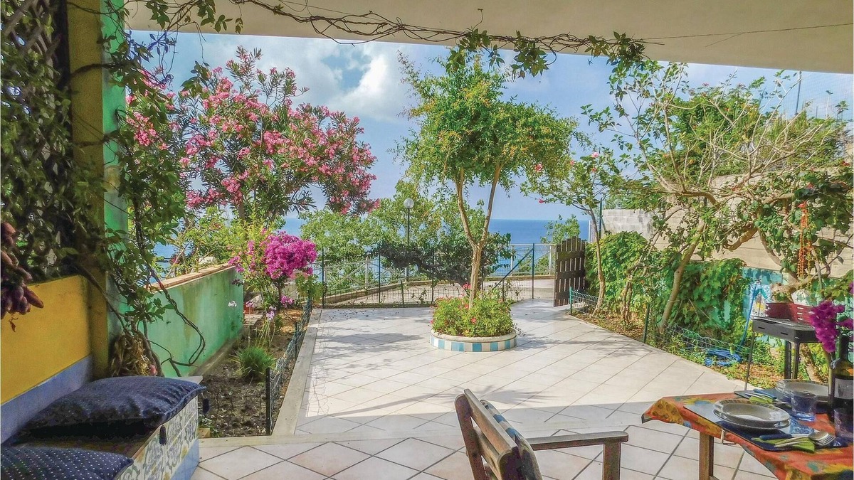 Marina di Bordila Apartment | 2 bedroom accommodation in Parghelia