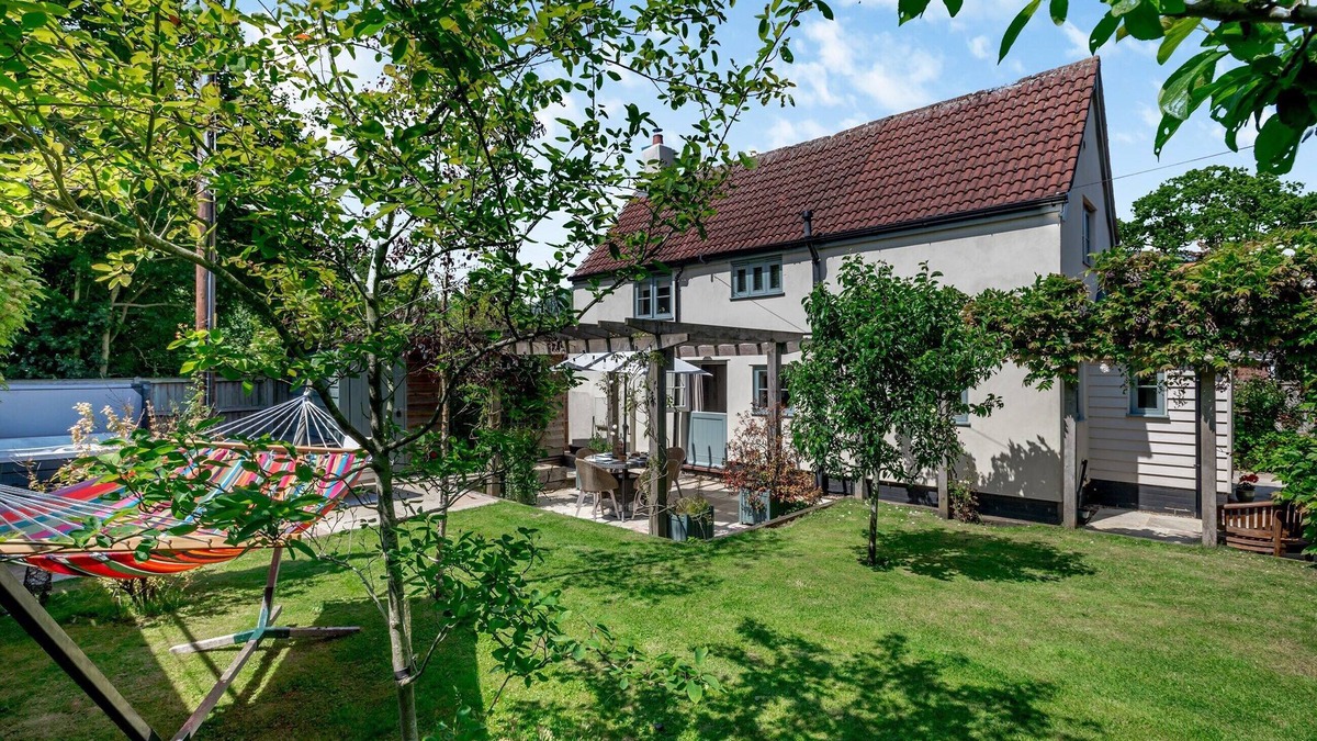 Beccles Cottage | 2 bedroom accommodation in Barsham, near Beccles