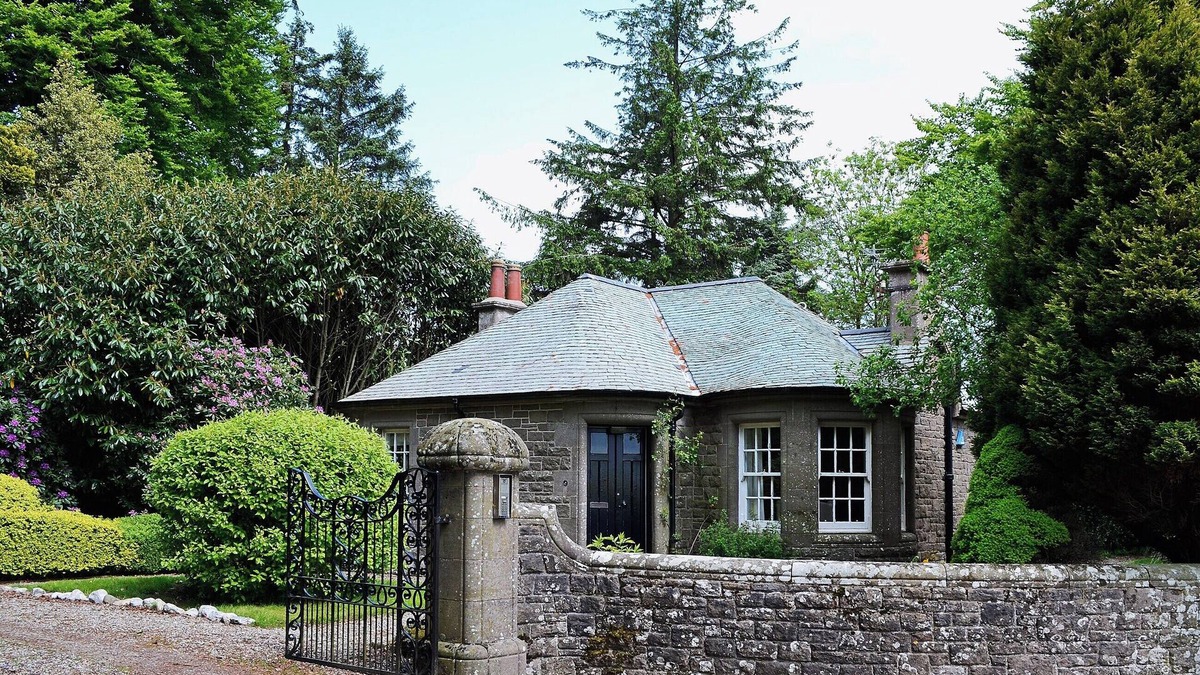 Brechin Cottage | 2 bedroom accommodation in Edzell, near Brechin