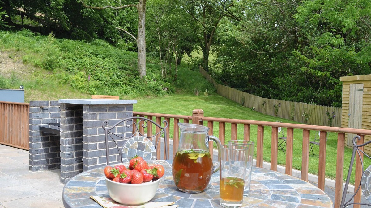 Llanfihangel-Ystrad Cottage | 2 bedroom accommodation in Dihewyd, near Aberaeron