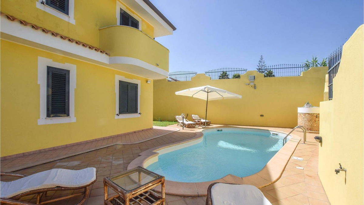 Briatico Apartment | 2 bedroom accommodation in BRIATICO