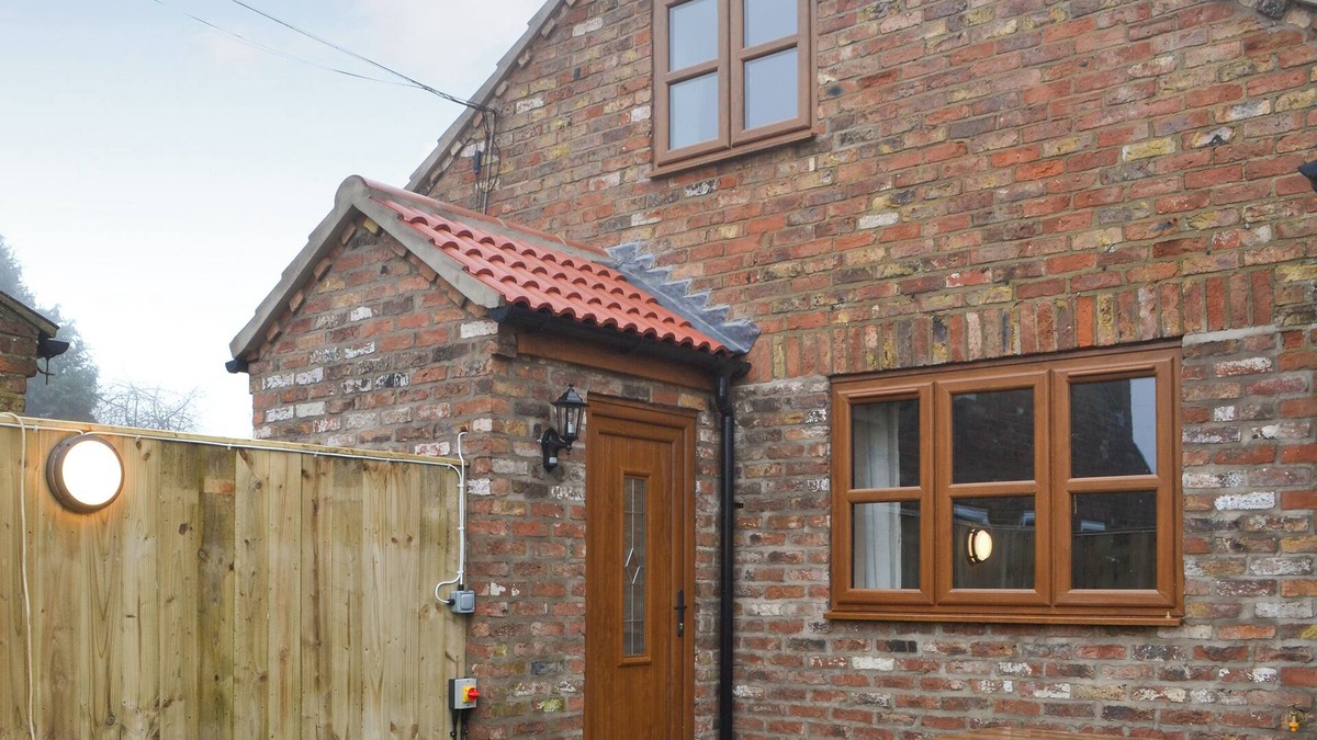 Arnold Cottage | 2 bedroom accommodation in Baswick, near Driffield