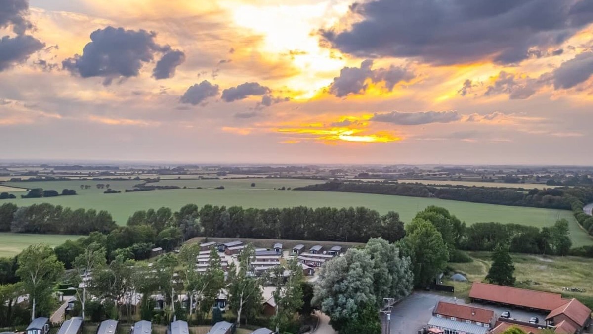 Arnold Ski Chalet | 2 bedroom accommodation in Skirlaugh, Nr Hull